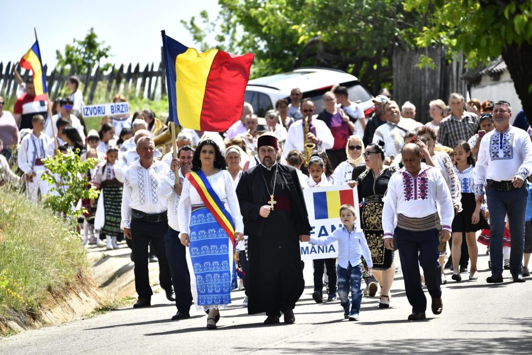 ZILELE COMUNEI GODEANU/ Președintele CJ Mehedinți:I-am asigurat pe cei prezenți că facem toate eforturile să modernizăm această zonă, așa cum am făcut cu DJ 670, tronsonul Malovăț – Marga, drum care se află în plin proces de reabilitare, la fel ca și tronsonul Marga – Cireșu al DJ 607B, unde s-a turnat, de curând, primul strat de asfalt ZILELE COMUNEI GODEANU/ Președintele CJ Mehedinți:I-am asigurat pe cei prezenți că facem toate eforturile să modernizăm această zonă, așa cum am făcut cu DJ 670, tronsonul Malovăț – Marga, drum care se află în plin proces de reabilitare, la fel ca și tronsonul Marga – Cireșu al DJ 607B, unde s-a turnat, de curând, primul strat de asfalt