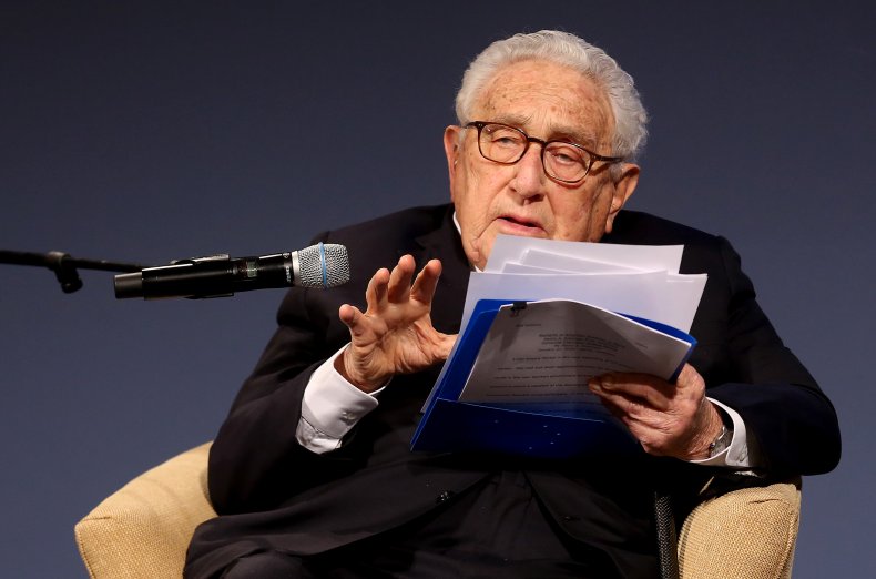 Kissinger întrebat dacă lumea are lideri politici remarcabili: NU. Dureros Kissinger întrebat dacă lumea are lideri politici remarcabili: NU. Dureros