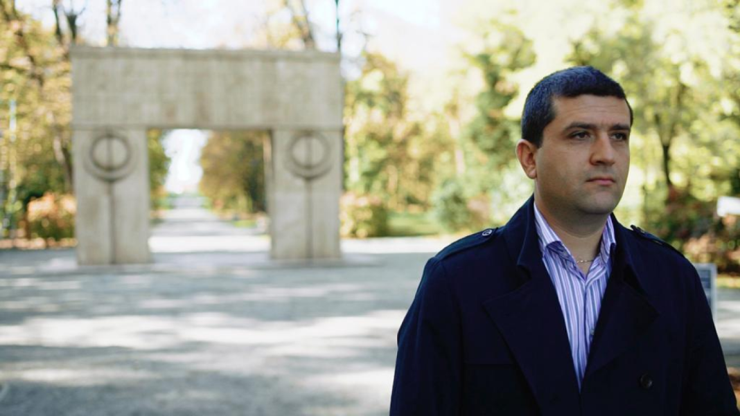 Mizele financiare ale deputatului certat cu limba română Mizele financiare ale deputatului certat cu limba română