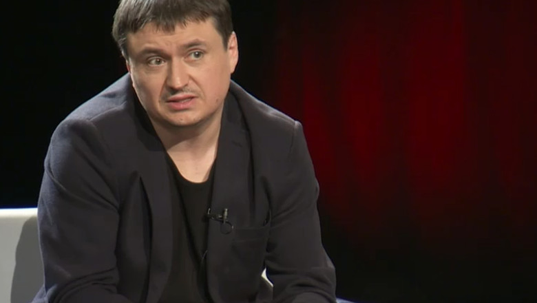 Regizorul Cristian Mungiu: Corectitudinea politică nu face decât să-ți atragă atenția că ai de suferit și că vor fi niște consecințe dacă spui ce crezi. Vai, ce frumos ne purtăm cu ucrainienii, dar cu sirienii nu ne-am purtat frumos, iar de ăia din Africa nici nu știm cine cu cine se luptă Regizorul Cristian Mungiu: Corectitudinea politică nu face decât să-ți atragă atenția că ai de suferit și că vor fi niște consecințe dacă spui ce crezi. Vai, ce frumos ne purtăm cu ucrainienii, dar cu sirienii nu ne-am purtat frumos, iar de ăia din Africa nici nu știm cine cu cine se luptă