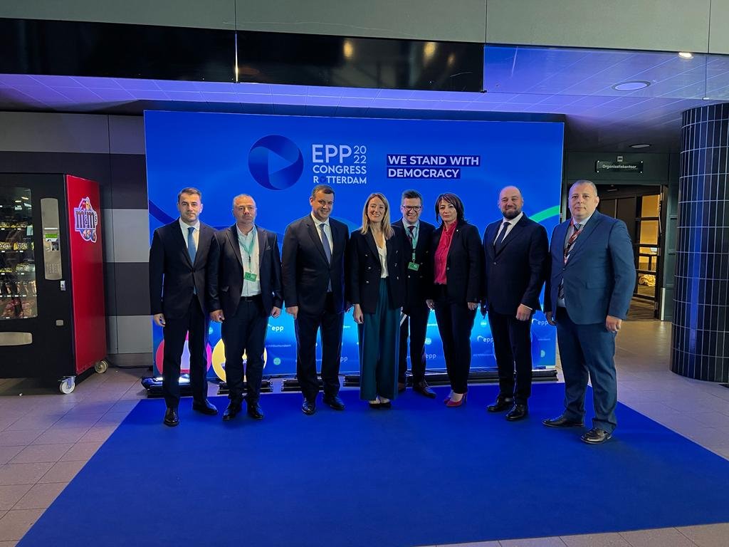 PMP la Congresul PPE de la Rotterdam întâlnire cu 𝐑𝐨𝐛𝐞𝐫𝐭𝐚 𝐌𝐞𝐭𝐬𝐨𝐥𝐚, 𝐏𝐫𝐞𝐬̦𝐞𝐝𝐢𝐧𝐭𝐞𝐥𝐞 𝐏𝐚𝐫𝐥𝐚𝐦𝐞𝐧𝐭𝐮𝐥𝐮𝐢 𝐄𝐮𝐫𝐨𝐩𝐞𝐚𝐧 PMP la Congresul PPE de la Rotterdam întâlnire cu 𝐑𝐨𝐛𝐞𝐫𝐭𝐚 𝐌𝐞𝐭𝐬𝐨𝐥𝐚, 𝐏𝐫𝐞𝐬̦𝐞𝐝𝐢𝐧𝐭𝐞𝐥𝐞 𝐏𝐚𝐫𝐥𝐚𝐦𝐞𝐧𝐭𝐮𝐥𝐮𝐢 𝐄𝐮𝐫𝐨𝐩𝐞𝐚𝐧