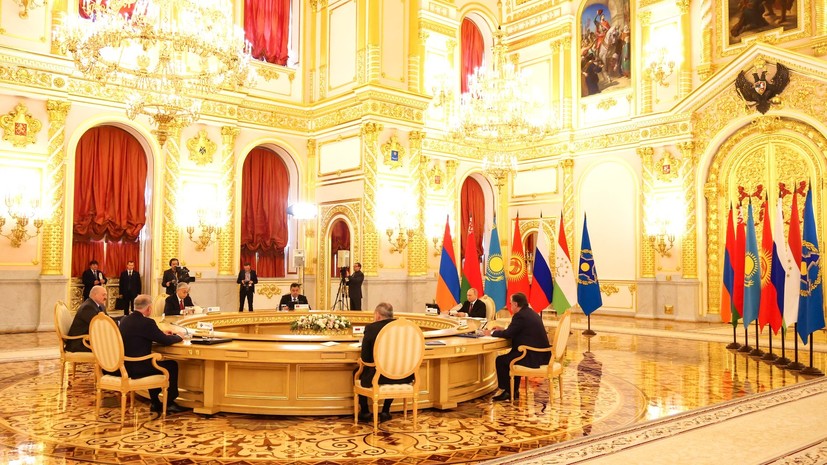 Putin acuză în ODKB laboratoarele secrete americane din spațiul ex-sovietic: Pe parcursul operațiunii speciale din Ucraina au fost obținute documente care dovedesc că în imediata apropiere de granițele noastre au fost dezvoltate, de fapt, componente pentru arme biologice. Au fost prelucrate posibile metode și mecanisme de destabilizare epidemiologică a situației din spațiul post-sovietic Putin acuză în ODKB laboratoarele secrete americane din spațiul ex-sovietic: Pe parcursul operațiunii speciale din Ucraina au fost obținute documente care dovedesc că în imediata apropiere de granițele noastre au fost dezvoltate, de fapt, componente pentru arme biologice. Au fost prelucrate posibile metode și mecanisme de destabilizare epidemiologică a situației din spațiul post-sovietic