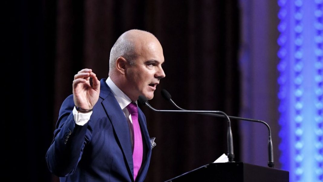 Rareş Bogdan, după ce Mihai Tudose a acuzat PNL că a lăsat PSD singur în faţa protestatarilor: Europarlamentarii PNL Dan Motreanu şi Daniel Buda lucrau pentru a aduce mai mulţi bani europeni fermierilor români, domnul Tudose era probabil la bufet Rareş Bogdan, după ce Mihai Tudose a acuzat PNL că a lăsat PSD singur în faţa protestatarilor: Europarlamentarii PNL Dan Motreanu şi Daniel Buda lucrau pentru a aduce mai mulţi bani europeni fermierilor români, domnul Tudose era probabil la bufet