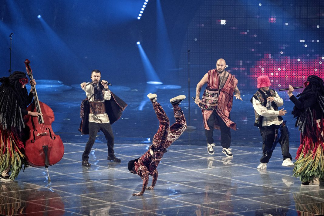 Pe exemplul Eurovision, Siria ar trebui să cîștige mondialul de fotbal, pentru că are milioane de refugiați din cauza războiului civil, Coreea de Nord ori Ghana ar revendica Eurovisionul sau Oscarul pe motiv de foamete Pe exemplul Eurovision, Siria ar trebui să cîștige mondialul de fotbal, pentru că are milioane de refugiați din cauza războiului civil, Coreea de Nord ori Ghana ar revendica Eurovisionul sau Oscarul pe motiv de foamete