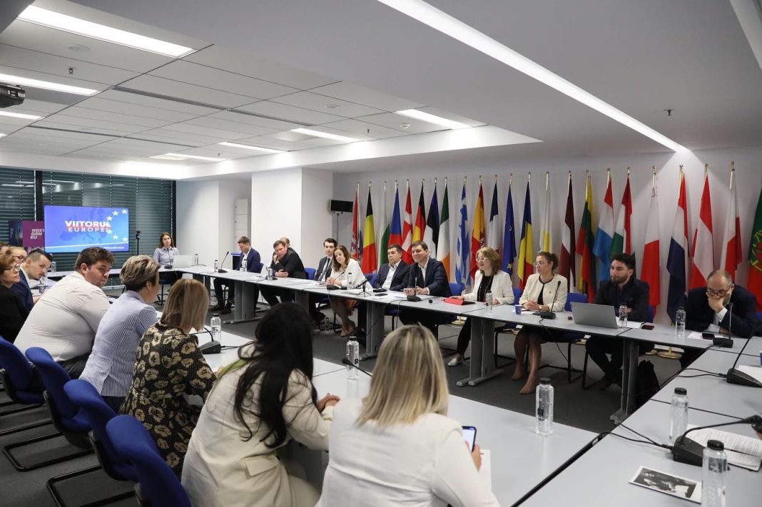 Mii de persoane au participat la consultarea națională privind viitorul Europei și schimbarea tratatelor europene, organizată de Partidul Social Democrat și PES activists România în peste o sută de locații din țară Mii de persoane au participat la consultarea națională privind viitorul Europei și schimbarea tratatelor europene, organizată de Partidul Social Democrat și PES activists România în peste o sută de locații din țară