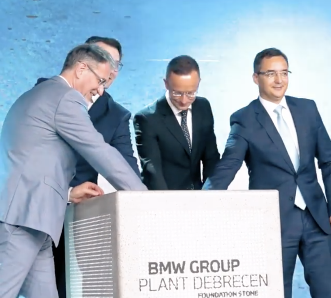 Începe construcția fabricii BMW de la Debrecen/ Ministrul maghiar de externe: În Europa – în afară de Germania – Ungaria este singura ţară în care toate cele trei mari companii germane de automobile premium vor avea fabrici Începe construcția fabricii BMW de la Debrecen/ Ministrul maghiar de externe: În Europa – în afară de Germania – Ungaria este singura ţară în care toate cele trei mari companii germane de automobile premium vor avea fabrici