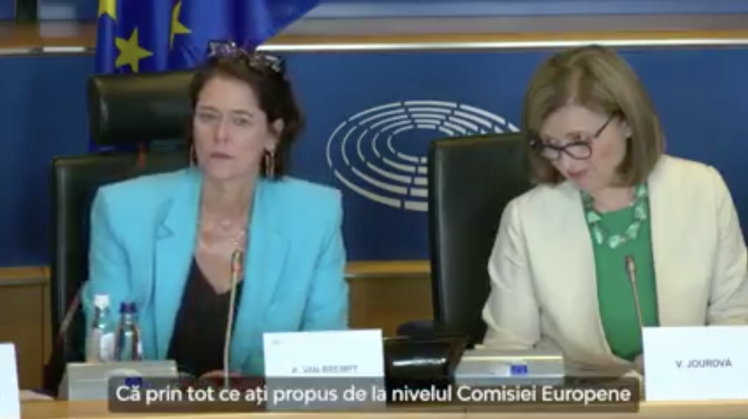Terheș, schimb dur de replici cu comisara Věra Jourová: Puteți să-i priviți pe oameni în ochi și să le spuneți că Certificatul Verde nu i-a forțat să se vaccineze împotriva voinței lor, așa cum spuneți? Terheș, schimb dur de replici cu comisara Věra Jourová: Puteți să-i priviți pe oameni în ochi și să le spuneți că Certificatul Verde nu i-a forțat să se vaccineze împotriva voinței lor, așa cum spuneți?