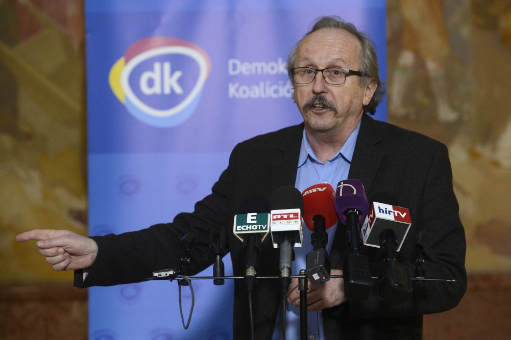 Un primar de opoziție maghiar: Gândiți-vă la ungurii care, mulțumită lui Trianon, trăiesc astăzi mai bine în România. Partidul lui Viktor Orbán îi cere „să părăsească imediat viața publică maghiară” Un primar de opoziție maghiar: Gândiți-vă la ungurii care, mulțumită lui Trianon, trăiesc astăzi mai bine în România. Partidul lui Viktor Orbán îi cere „să părăsească imediat viața publică maghiară”