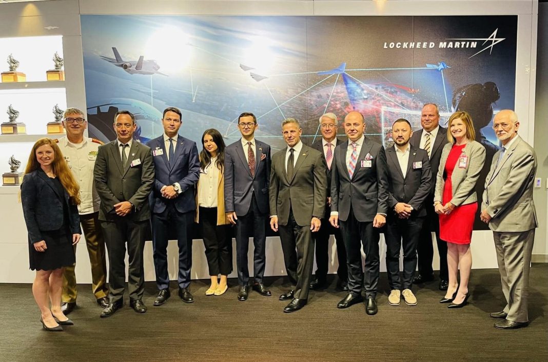 Delegația parlamentară la Lockheed Martin. Deputata Horga: România este dedicată și angajată în consolidarea relațiilor cu SUA în toate domeniile de activitate și cooperare Delegația parlamentară la Lockheed Martin. Deputata Horga: România este dedicată și angajată în consolidarea relațiilor cu SUA în toate domeniile de activitate și cooperare