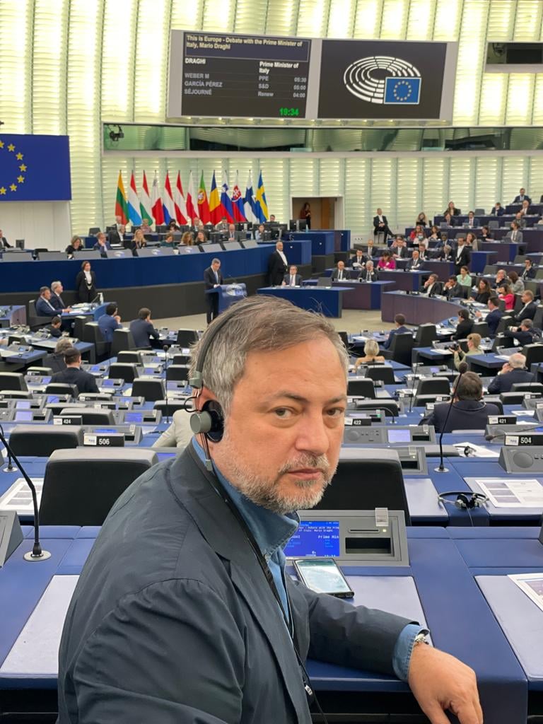 Europarlamentarul Motreanu: Pe baza Planului RePowerEU publicat recent de Comisia Europeană, Consiliul European Special a agreat continuarea diversificării surselor și rutelor, precum și a securizării aprovizionării cu energie la prețuri accesibile Europarlamentarul Motreanu: Pe baza Planului RePowerEU publicat recent de Comisia Europeană, Consiliul European Special a agreat continuarea diversificării surselor și rutelor, precum și a securizării aprovizionării cu energie la prețuri accesibile