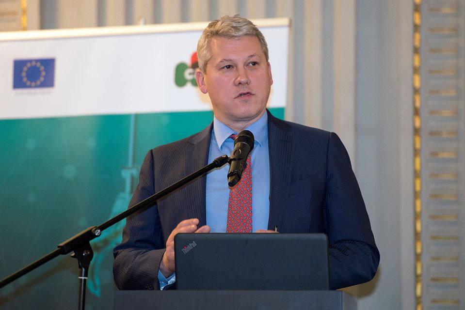 Ministrul de interne: Am discutat cu comandanţii noştri, voi discuta în continuare şi vă asigur că nu rămânem la stadiul de discuţii. Veţi avea tot sprijinul. Ne mobilizăm şi vă rog să vă consideraţi toţi în stare de mobilizare, drogurile, traficul de persoane, în luptă directă şi, în general, cu infracţionalitatea Ministrul de interne: Am discutat cu comandanţii noştri, voi discuta în continuare şi vă asigur că nu rămânem la stadiul de discuţii. Veţi avea tot sprijinul. Ne mobilizăm şi vă rog să vă consideraţi toţi în stare de mobilizare, drogurile, traficul de persoane, în luptă directă şi, în general, cu infracţionalitatea