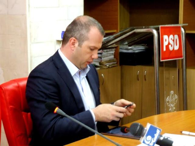 Primarul roșu al Galațiului contra PSD: Asta înseamnă că sunt de lux? Primarul roșu al Galațiului contra PSD: Asta înseamnă că sunt de lux?