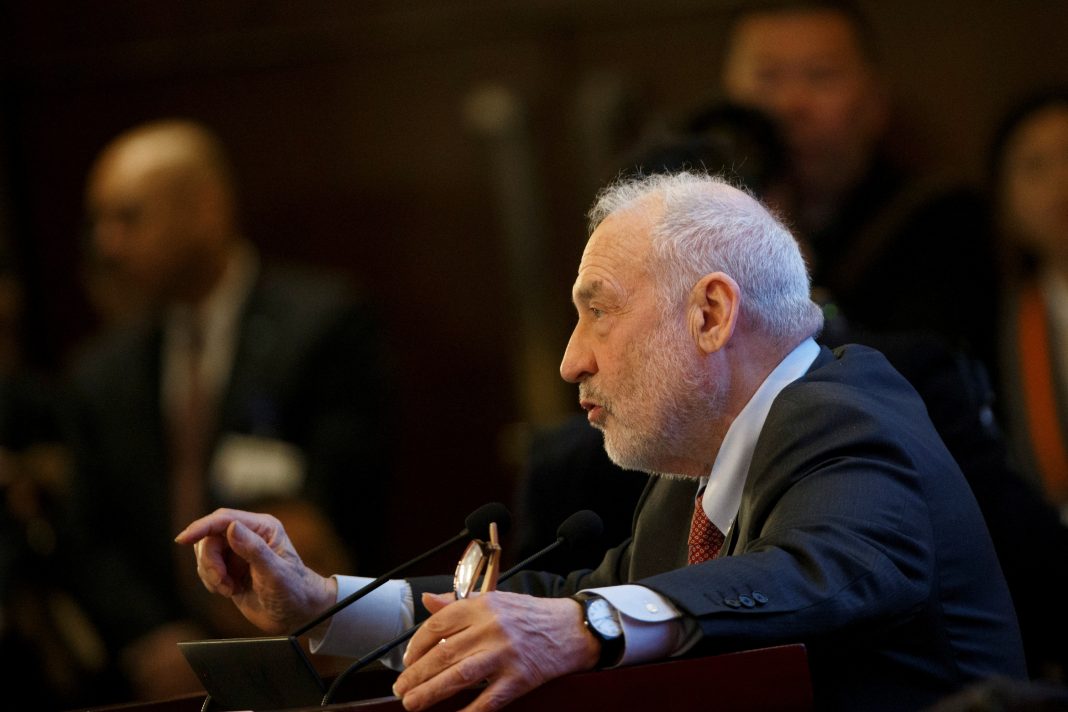 Joseph Stiglitz: SUA ar putea pierde noul Război Rece Joseph Stiglitz: SUA ar putea pierde noul Război Rece