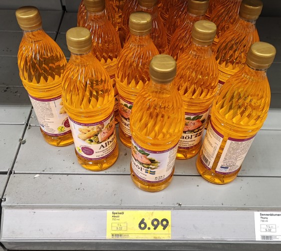 Nemții, nervoși pe prețul la ulei: 7 euro pentru 750 ml Nemții, nervoși pe prețul la ulei: 7 euro pentru 750 ml