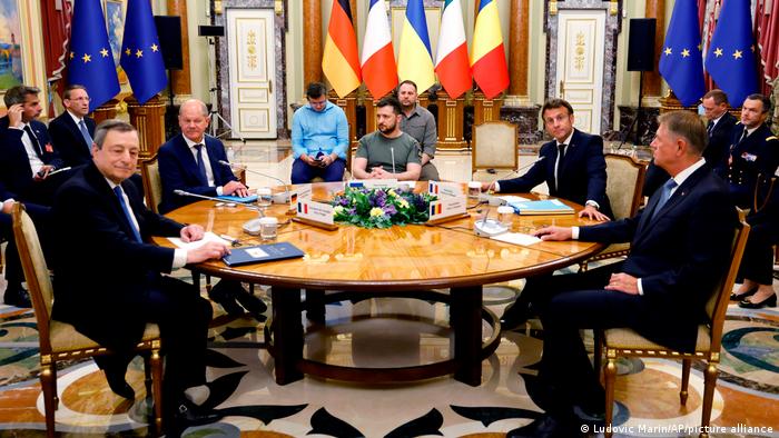 Deutsche Welle: Occidentul dă „cai verzi pe pereți” Ucrainei Deutsche Welle: Occidentul dă „cai verzi pe pereți” Ucrainei