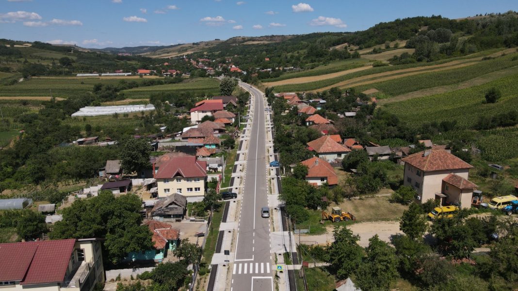 Drum județean de 26 kilometri, complet modernizat de Consiliul Județean Mehedinți Drum județean de 26 kilometri, complet modernizat de Consiliul Județean Mehedinți