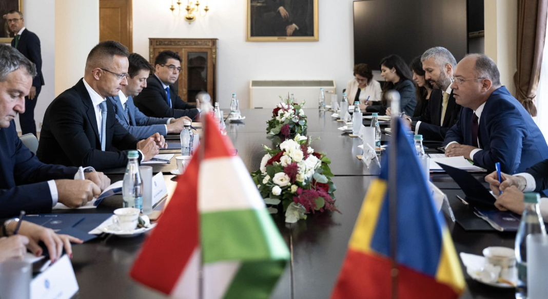 Ministrul de externe maghiar îl sfidează pe Aurescu: Continuăm programul de dezvoltare economică în Transilvania Ministrul de externe maghiar îl sfidează pe Aurescu: Continuăm programul de dezvoltare economică în Transilvania