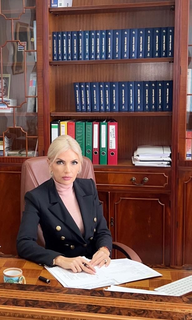 Laura Vicol, despre Raportul Comisiei Europene privind statul de drept: Supraaglomerarea instanțelor este o realitate care a produs multe drame în România Laura Vicol, despre Raportul Comisiei Europene privind statul de drept: Supraaglomerarea instanțelor este o realitate care a produs multe drame în România