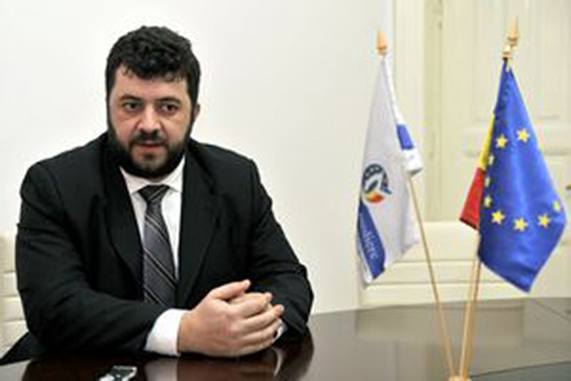 „Trebuie să fii nebun ca in plină criză să propui creșteri de impozite și taxe! Una din soluții este simplă: posibilitatea ca IMM-urile să le poată da angajaților vouchere de vacanță deductibile din impozitul pe salarii și nu din cheltuieli cum este acum” „Trebuie să fii nebun ca in plină criză să propui creșteri de impozite și taxe! Una din soluții este simplă: posibilitatea ca IMM-urile să le poată da angajaților vouchere de vacanță deductibile din impozitul pe salarii și nu din cheltuieli cum este acum”