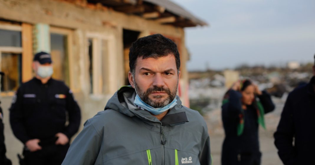 La USR nu sunt toate țiglele pe casă: Șeful USR Gorj spune că PSD și PNL „l-au trimis” pe liderul USR Octavian Berceanu să închidă Cariera Roșie La USR nu sunt toate țiglele pe casă: Șeful USR Gorj spune că PSD și PNL „l-au trimis” pe liderul USR Octavian Berceanu să închidă Cariera Roșie