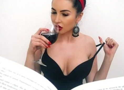 PSD a făcut inspector școlar la Arad o profesoară cu poze sexy la un liceu cu o singură medie de trecere la Bac PSD a făcut inspector școlar la Arad o profesoară cu poze sexy la un liceu cu o singură medie de trecere la Bac