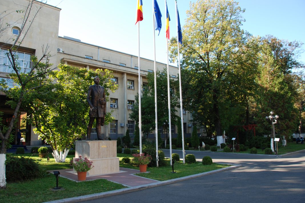 Ciucă: Am cerut MAE să ia măsuri pentru îmbunătăţirea serviciilor consulare pentru cetăţenii români din diaspora Ciucă: Am cerut MAE să ia măsuri pentru îmbunătăţirea serviciilor consulare pentru cetăţenii români din diaspora