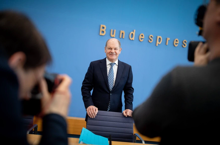 Rusia râde de Germania: O republică bananieră Rusia râde de Germania: O republică bananieră