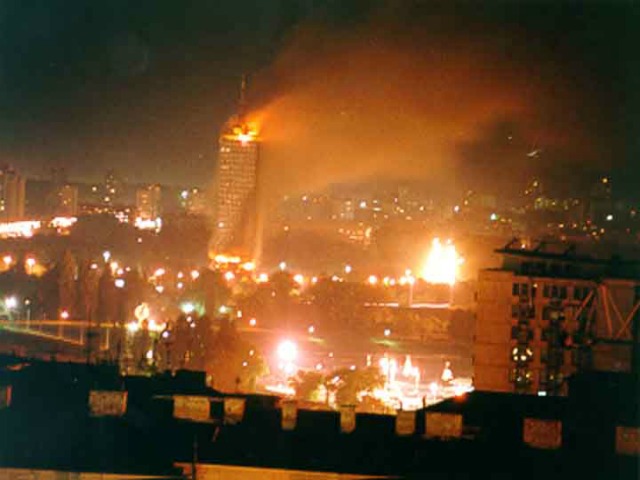 Generalul Wesley Clark, declarații soc: Sunt mândru de bombardarea Iugoslaviei Generalul Wesley Clark, declarații soc: Sunt mândru de bombardarea Iugoslaviei