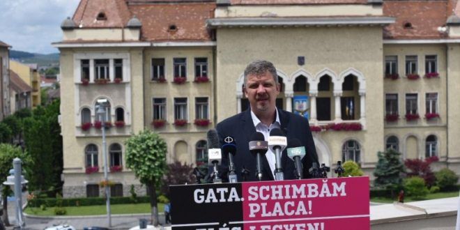 Primarul din Târgu Mureș acuză DNA într-o afacere stranie cu o mașină „care apărea frecvent în apropierea caselor noastre” Primarul din Târgu Mureș acuză DNA într-o afacere stranie cu o mașină „care apărea frecvent în apropierea caselor noastre”