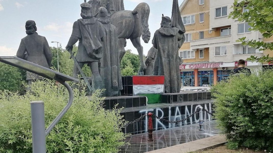 După 38 de ani ungurii acuză un complot criminal al Securității la statuia lui Mihai Viteazul din Sfântu Gheorghe După 38 de ani ungurii acuză un complot criminal al Securității la statuia lui Mihai Viteazul din Sfântu Gheorghe