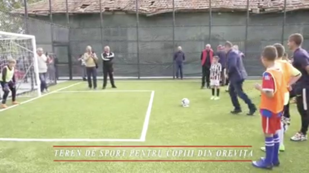 Teren de minifotbal modern în Orevița Mare Teren de minifotbal modern în Orevița Mare