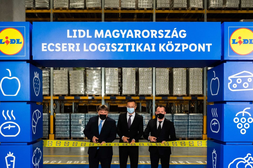 Viktor Orbán pune la punct supermarketurile străine: Lidl și Aldi îl acuză că avantajează comercianții maghiari. Occidentalii fentează bugetul Ungariei Viktor Orbán pune la punct supermarketurile străine: Lidl și Aldi îl acuză că avantajează comercianții maghiari. Occidentalii fentează bugetul Ungariei