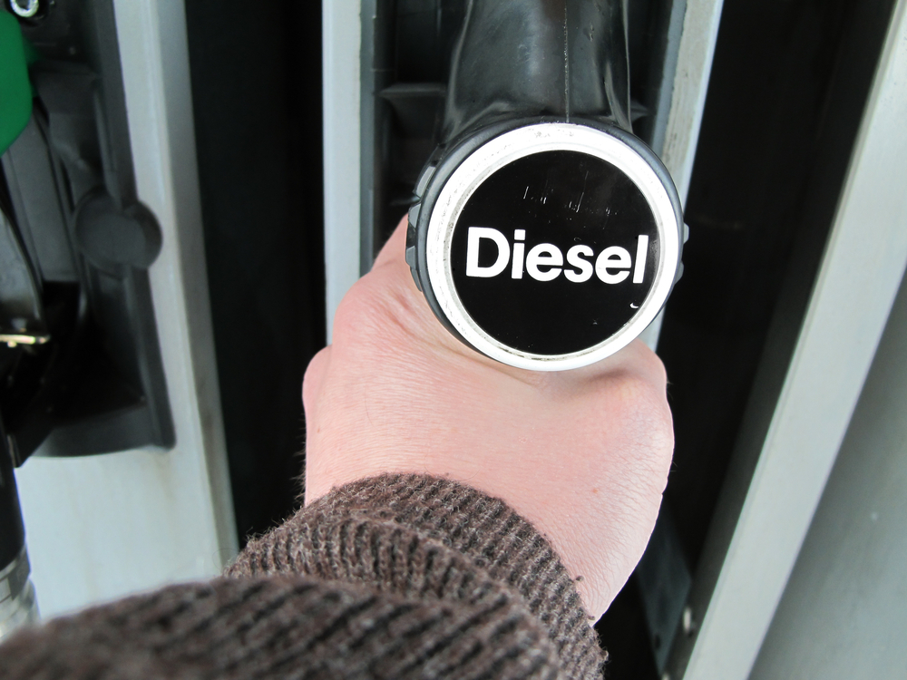 EMBARGOUL PE PETROLUL RUSESC: Crește prețul motorinei. Europa va cumpăra mai scump petrolul rusesc din India și China și vor apare probleme logistice EMBARGOUL PE PETROLUL RUSESC: Crește prețul motorinei. Europa va cumpăra mai scump petrolul rusesc din India și China și vor apare probleme logistice