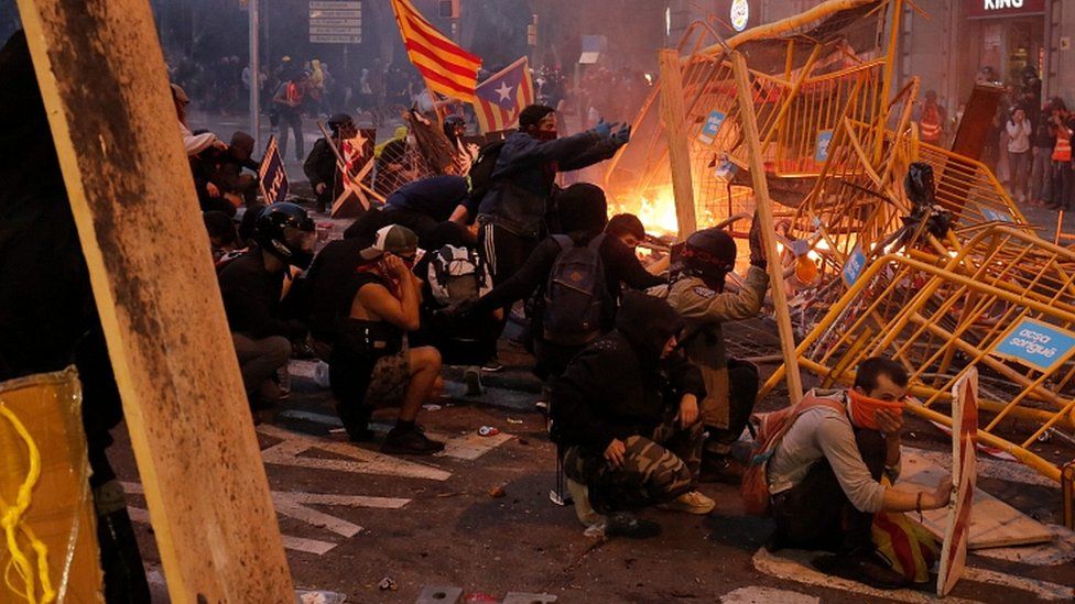 Pentru a rămâne la Putere, premierul socialist i-a amnistiat pe separatiștii catalani Pentru a rămâne la Putere, premierul socialist i-a amnistiat pe separatiștii catalani