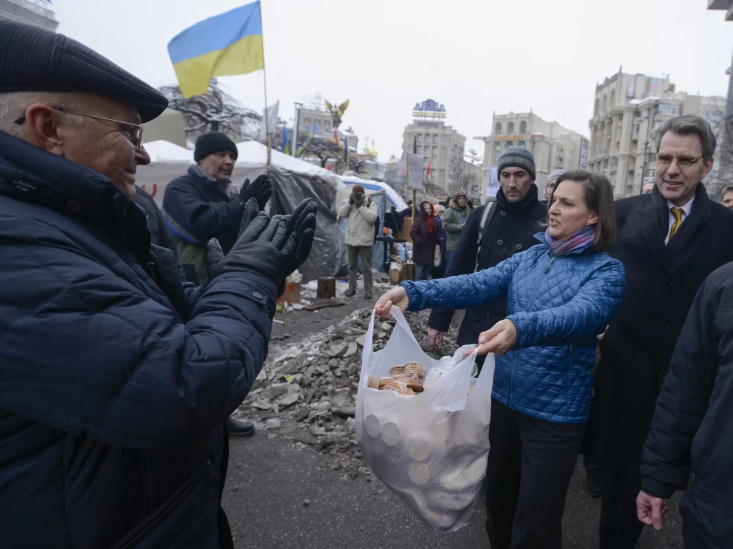 Președintele ucrainean al Maidanului anti rus acuză că bugetul Ucrainei este pentru corupție, nu pentru Armată Președintele ucrainean al Maidanului anti rus acuză că bugetul Ucrainei este pentru corupție, nu pentru Armată