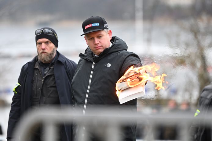 Coranul dă foc Suediei și Danemarcei Coranul dă foc Suediei și Danemarcei