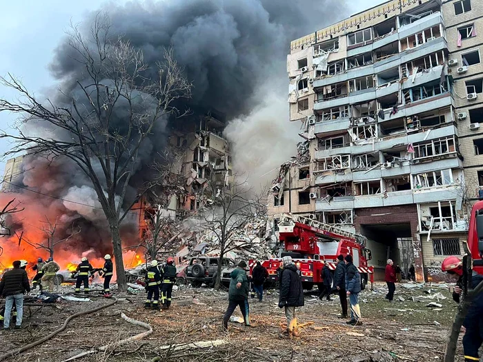 După bombardamentele rusești din Dnipro, primarul îl acuză pe consilierul lui Zelenski: Gură de gunoi După bombardamentele rusești din Dnipro, primarul îl acuză pe consilierul lui Zelenski: Gură de gunoi