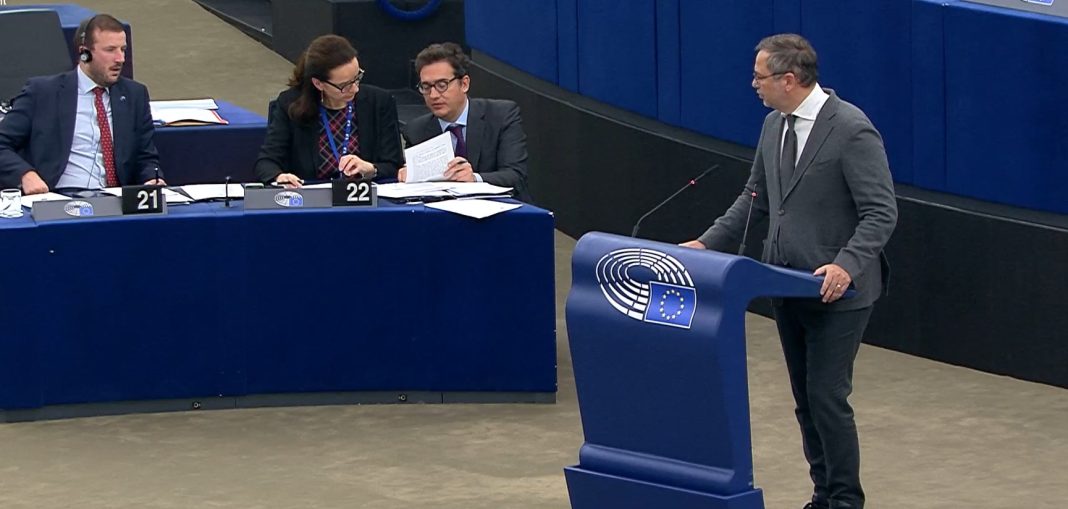 Dan Motreanu: Comisia Europeană trebuie să ia măsuri pentru a combate întârzierile şi anulările frecvente ale zborurilor pe aeroporturile din Uniunea Europeană Dan Motreanu: Comisia Europeană trebuie să ia măsuri pentru a combate întârzierile şi anulările frecvente ale zborurilor pe aeroporturile din Uniunea Europeană
