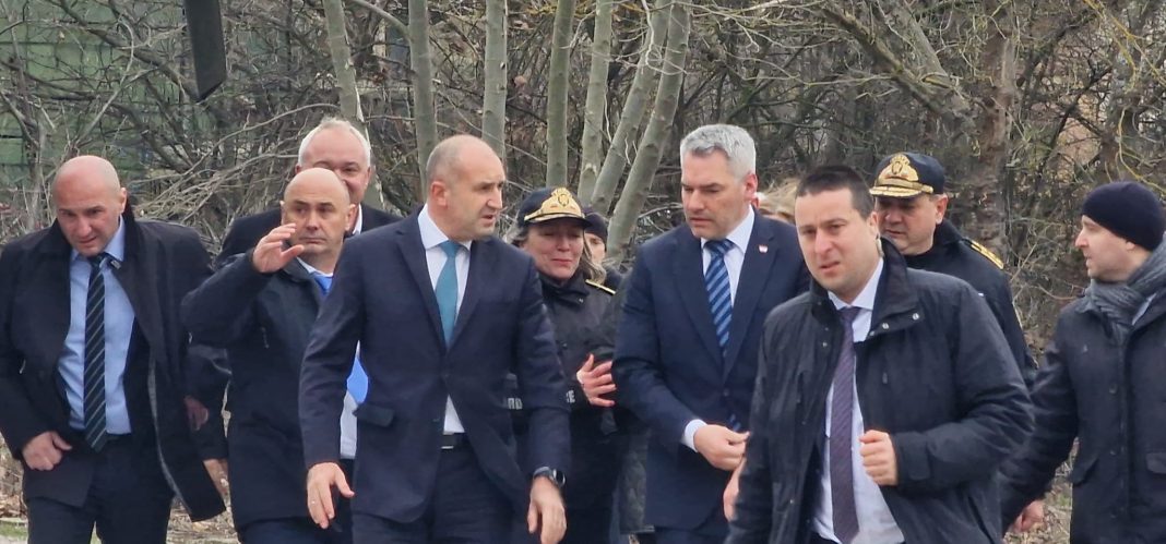 Bulgarii și-au bătut joc de jurnaliștii români în timpul vizitei cancelarului austriac Bulgarii și-au bătut joc de jurnaliștii români în timpul vizitei cancelarului austriac