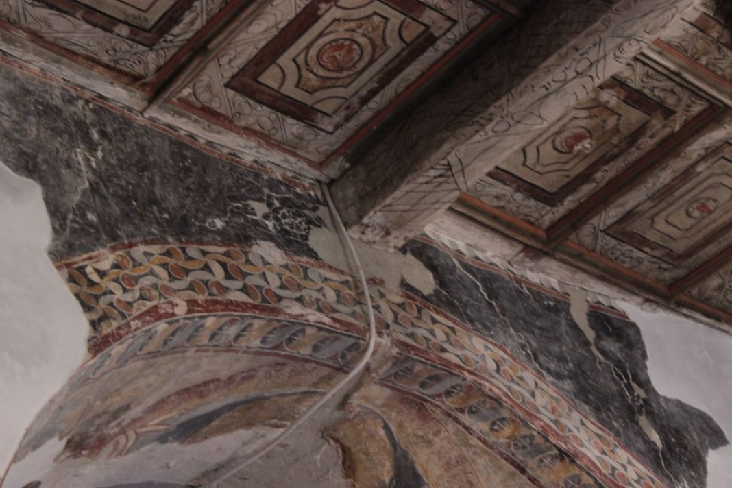În biserica reformată din Viştea au fost descoperite picturi murale vechi de 700 de ani, precum şi o şarpantă din lemn din 1319 În biserica reformată din Viştea au fost descoperite picturi murale vechi de 700 de ani, precum şi o şarpantă din lemn din 1319