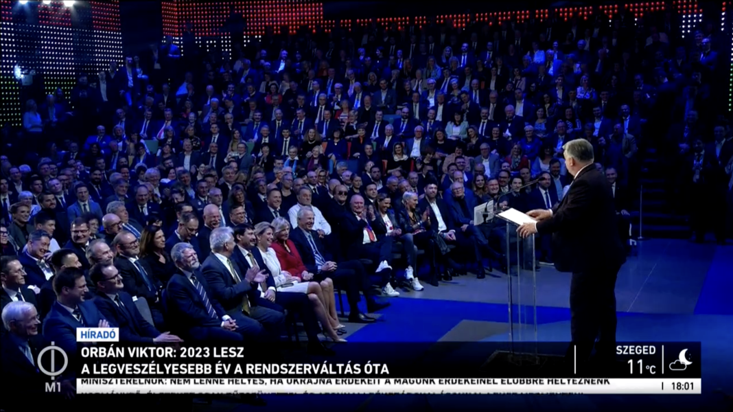 Viktor Orbán : Vom oferi mai mulţi bani decât a văzut vreodată mediul rural din Ungaria, chiar şi în timpul Monarhiei Austro-Ungare. Pe lângă agricultura productivă, „vom dezvolta agricultura de procesare, vom reînvia industria alimentară maghiară care a fost distrusă de privatizări” Viktor Orbán : Vom oferi mai mulţi bani decât a văzut vreodată mediul rural din Ungaria, chiar şi în timpul Monarhiei Austro-Ungare. Pe lângă agricultura productivă, „vom dezvolta agricultura de procesare, vom reînvia industria alimentară maghiară care a fost distrusă de privatizări”
