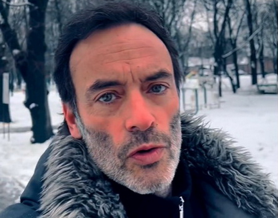 Delon jr s-a fotografiat în Oradea. Filmează cu Mickey Rourke într-un film realizat de un preot ortodox Delon jr s-a fotografiat în Oradea. Filmează cu Mickey Rourke într-un film realizat de un preot ortodox