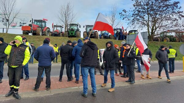 Fermierii polonezi amenință că vor strica vizita lui Zelenski la Varșovia Fermierii polonezi amenință că vor strica vizita lui Zelenski la Varșovia