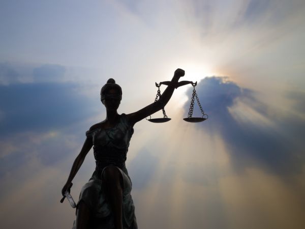Avocatul Durgheu: LIA SAVONEA A REAFIRMAT CU PRILEJUL ZILEI JUSTIȚIEI MARILE PRINCIPII ALE JUSTIȚIEI PENALE Avocatul Durgheu: LIA SAVONEA A REAFIRMAT CU PRILEJUL ZILEI JUSTIȚIEI MARILE PRINCIPII ALE JUSTIȚIEI PENALE