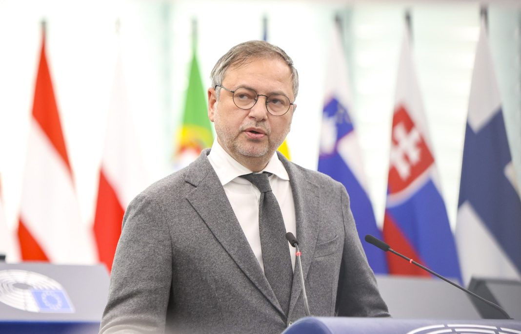 Europarlamentarul Dan Motreanu: M-am opus centralizării fondurilor UE după modelul PNRR susținând că Politica de Coeziune și Politica Agricolă Comună trebuie gestionate partajat, pentru ca regiunile și comunitățile locale să aibă un rol activ Europarlamentarul Dan Motreanu: M-am opus centralizării fondurilor UE după modelul PNRR susținând că Politica de Coeziune și Politica Agricolă Comună trebuie gestionate partajat, pentru ca regiunile și comunitățile locale să aibă un rol activ