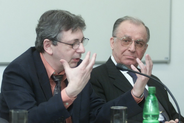 Deputatul PNL Florin Roman vrea să îi lase fără onoruri militare și funeralii de stat pe Ion Iliescu și Traian Băsescu Deputatul PNL Florin Roman vrea să îi lase fără onoruri militare și funeralii de stat pe Ion Iliescu și Traian Băsescu