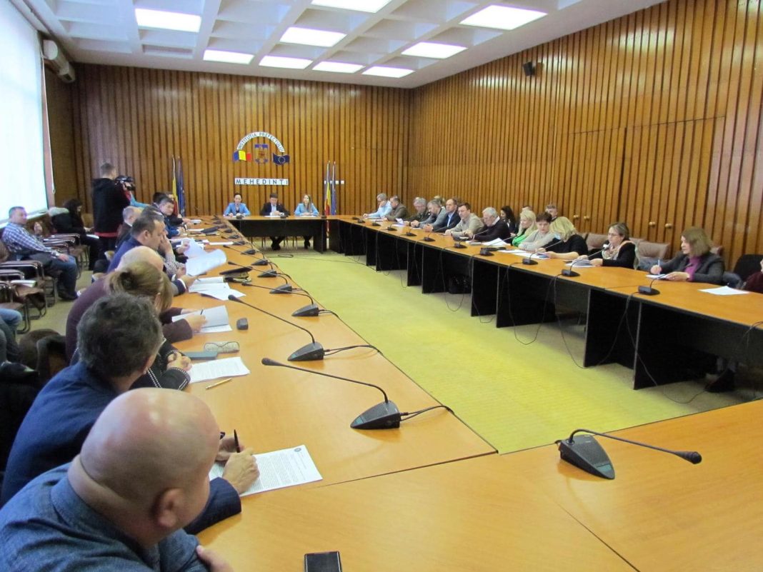Reuniune a Comitetului Judeศean pentru Situaศii de Urgenศฤ Mehedinศi Reuniune a Comitetului Judeศean pentru Situaศii de Urgenศฤ Mehedinศi