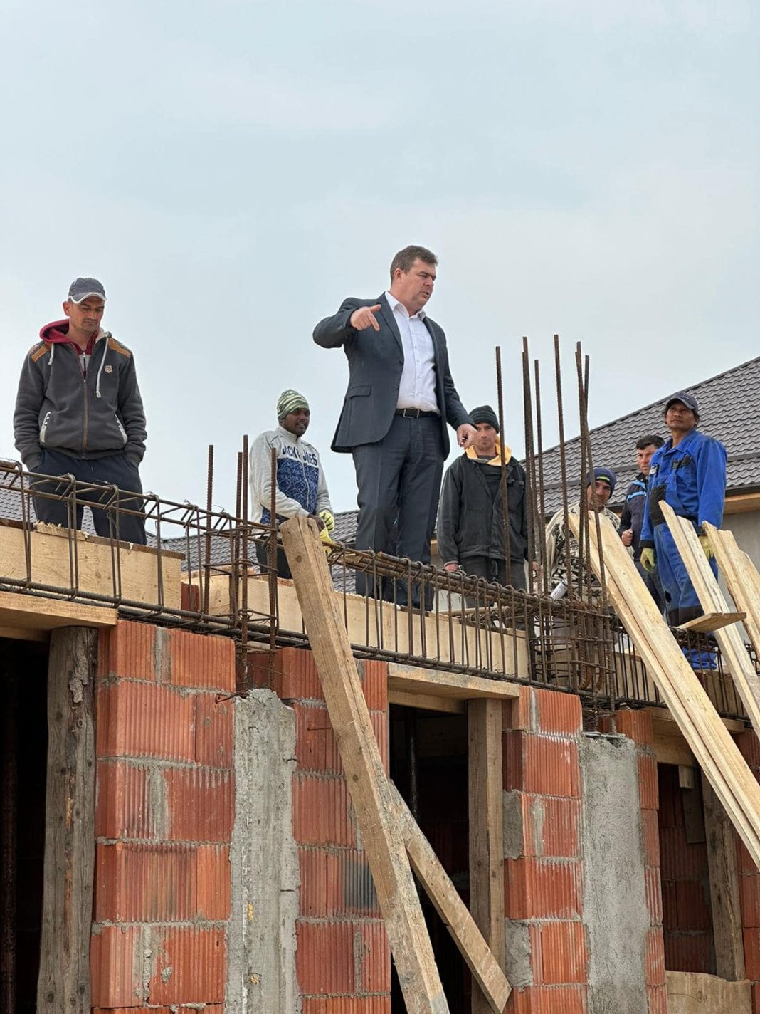 Construirea spitalului din Vânju Mare. Aladin Georgescu, șeful CJ Mehedinți: Este, poate, cea mai importantă investiție a Consiliului Județean Mehedinți, dacă ne gândim că jumătate din corpurile viitorului spital le construim din temelii Construirea spitalului din Vânju Mare. Aladin Georgescu, șeful CJ Mehedinți: Este, poate, cea mai importantă investiție a Consiliului Județean Mehedinți, dacă ne gândim că jumătate din corpurile viitorului spital le construim din temelii