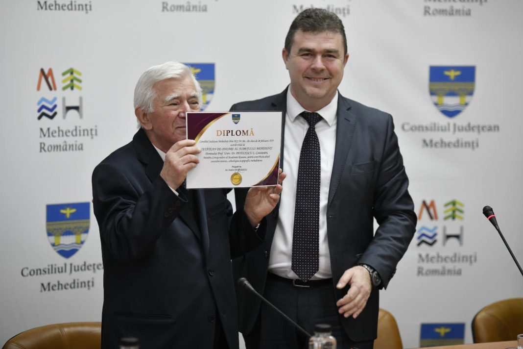 Prof. Dr. Constantin Petolescu, membru corespondent al Academiei Române, a primit titlul de cetățean de onoare al județului Mehedinți Prof. Dr. Constantin Petolescu, membru corespondent al Academiei Române, a primit titlul de cetățean de onoare al județului Mehedinți