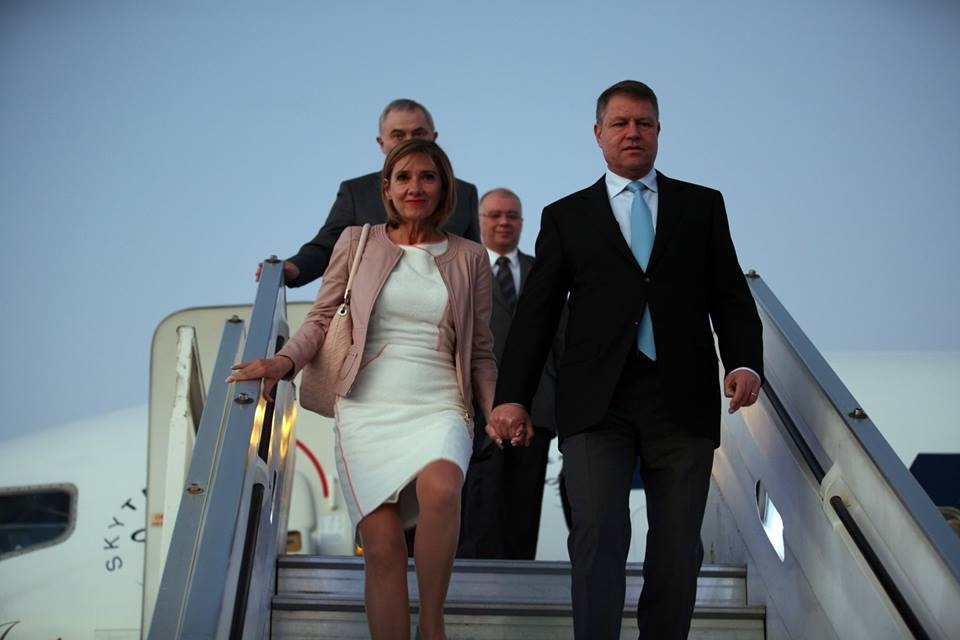 Penalul care îl plimbă în lux pe Iohannis cu avionul Penalul care îl plimbă în lux pe Iohannis cu avionul
